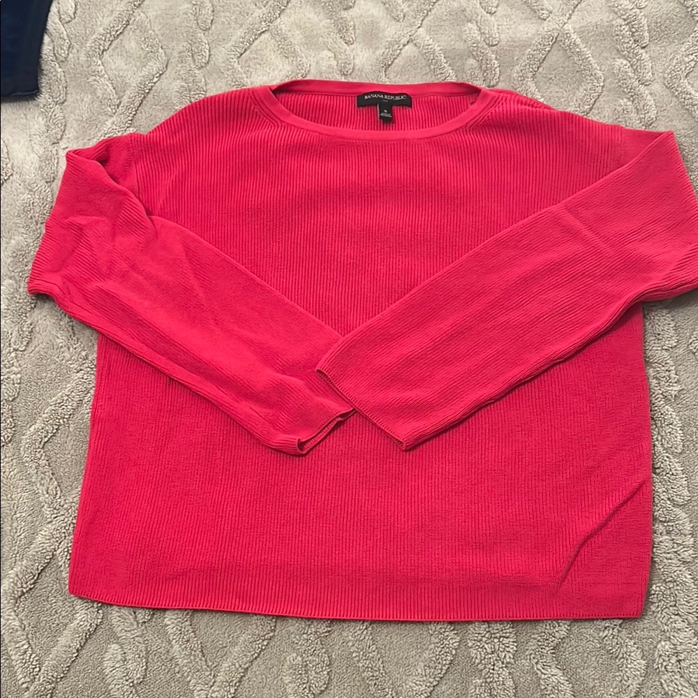 Bold Pink Crewneck Sweater with Long Sleeves and Relaxed Fit